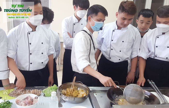 Lớp thực hành món Á- Cao đẳng nấu ăn Hà Nội