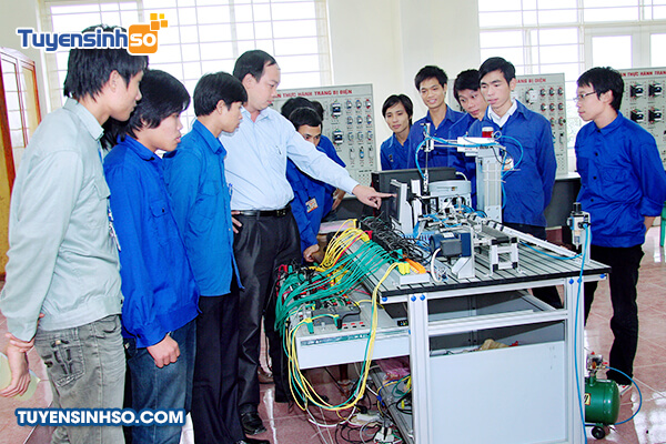 Cơ Sở Vật Chất v&agrave; Hệ Thống Đ&agrave;o Tạo Trường Đại Học C&ocirc;ng Nghiệp Việt Tr&igrave;