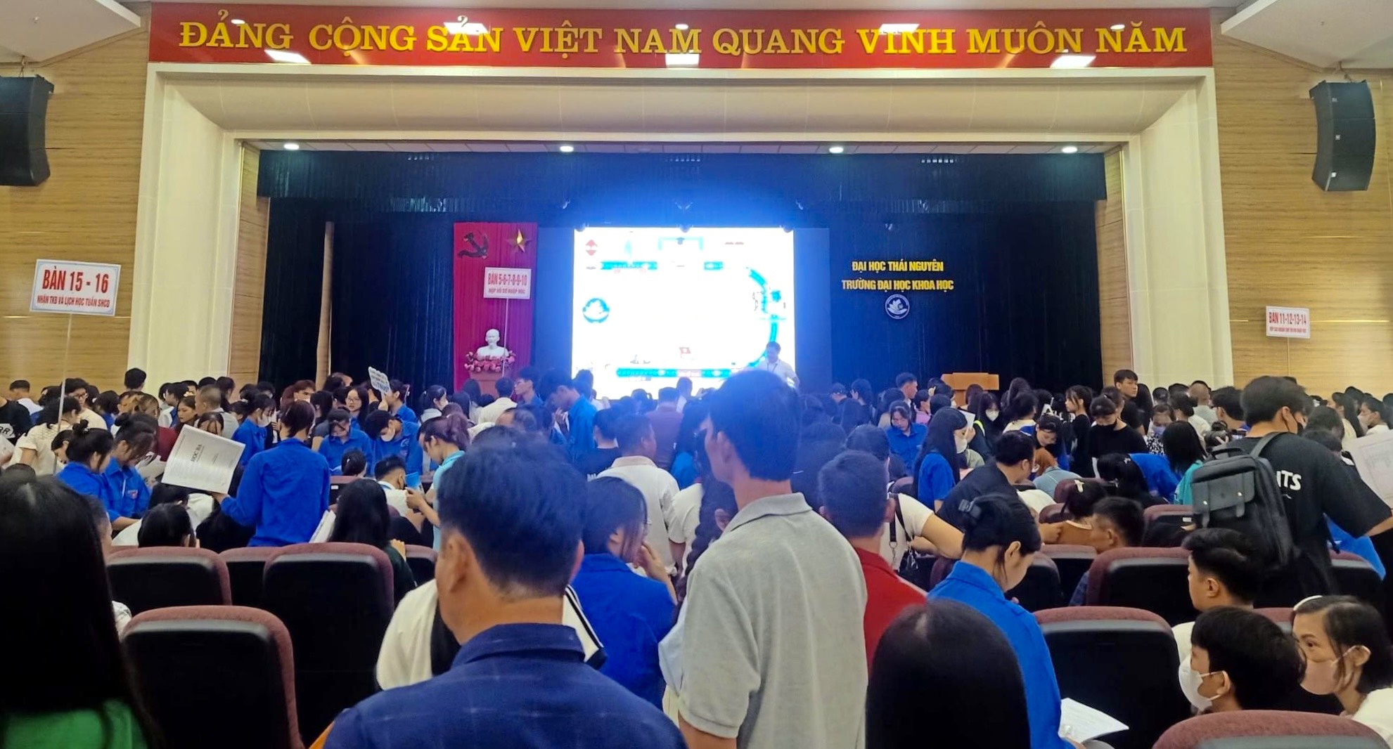 Hoạt động sinh vi&ecirc;n v&agrave; phong tr&agrave;o thanh ni&ecirc;n Đại học Khoa học