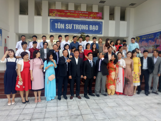 Đội ngũ giảng vi&ecirc;n v&agrave; c&aacute;n bộ