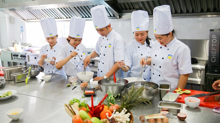 quản trị nh&agrave; h&agrave;ng v&agrave; dịch vụ ăn uống ra l&agrave;m g&igrave;